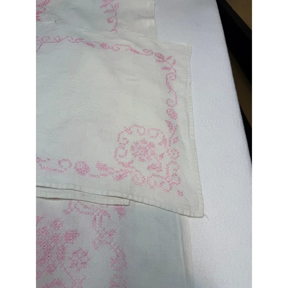 Vintage Pink Cross Stitch Rose Linen Tablecloth and 4 Napkins Set White Cotttage